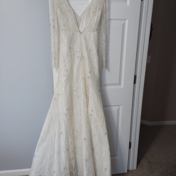 Isabelle Armstrong "Katherine" Wedding Gown - Picture 8 of 10